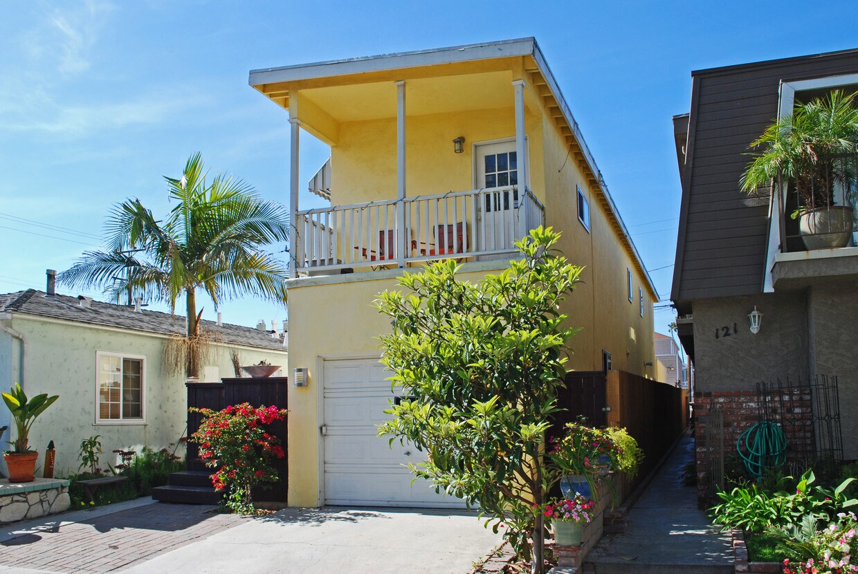 Building Photo - 119 13th St