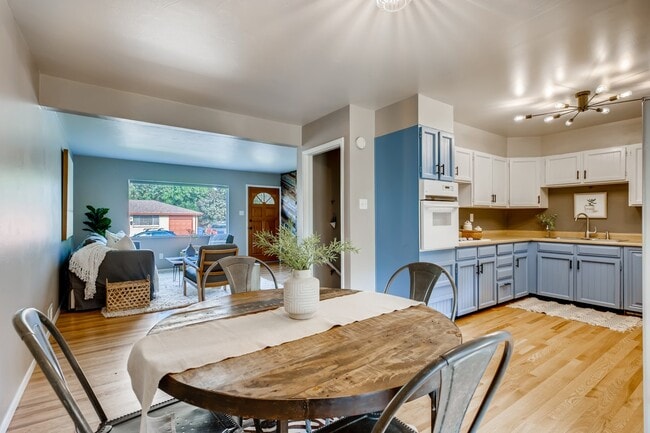 Building Photo - 6047 Independence St