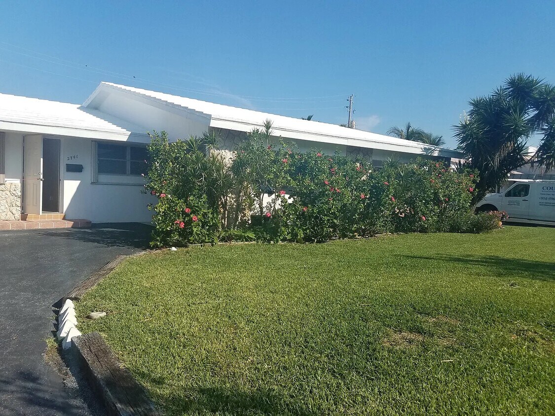 Foto del edificio - 2741 NE 30th Ave