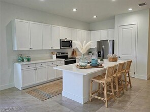 Building Photo - 5051 Florence Dr