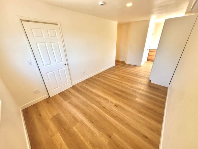 Building Photo - 1550 Encino Dr