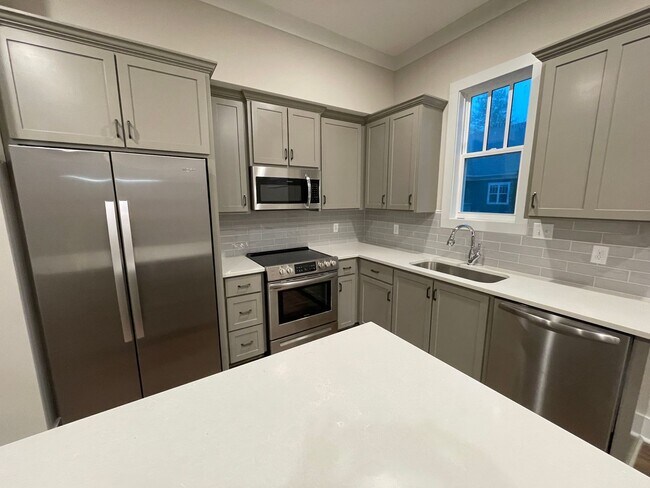 Foto del edificio - Savannah Square - 3BR/3BA For Rent