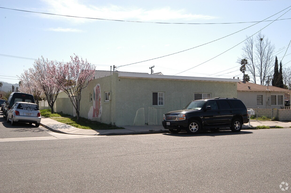 Building Photo - 888 Ashland Ave