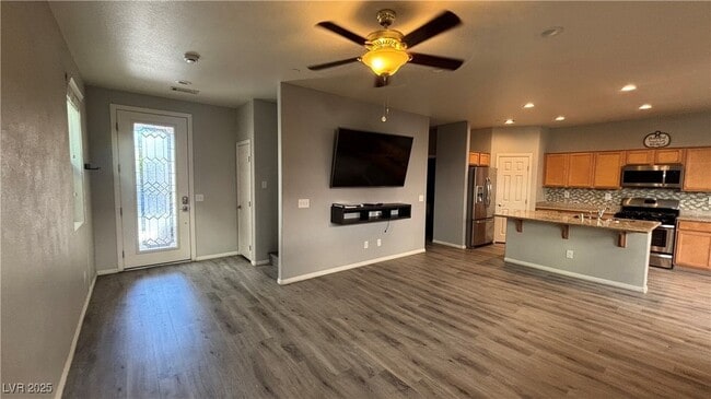 Foto del edificio - 10228 Ruggles Mansion Ave