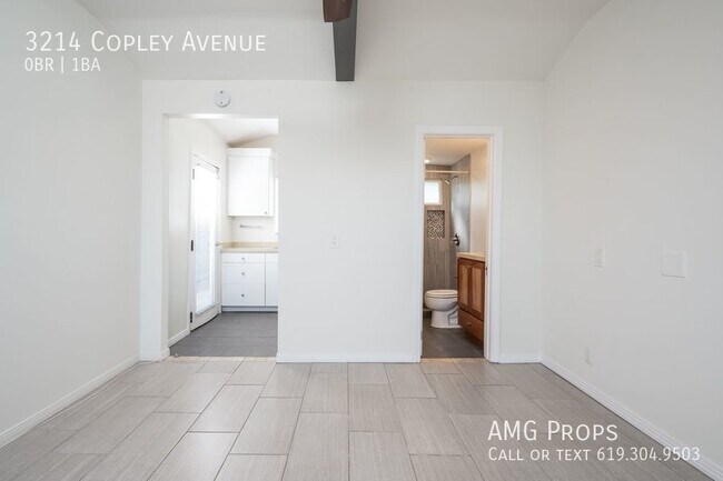 Building Photo - Adorable studio apartment available NOW in...