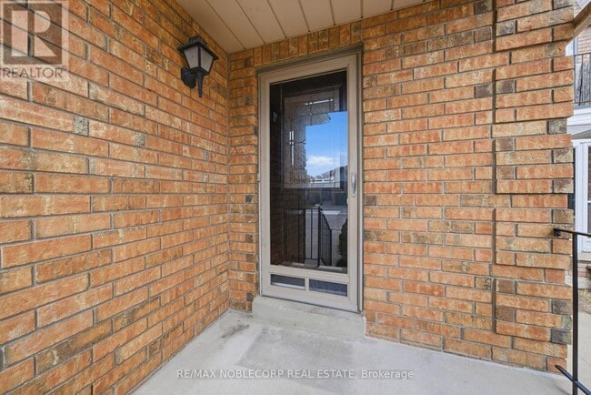 Building Photo - 22 Carriage House Rd