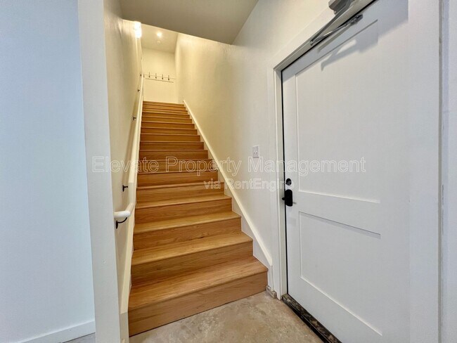 Foto del edificio - 216 E Hurd St