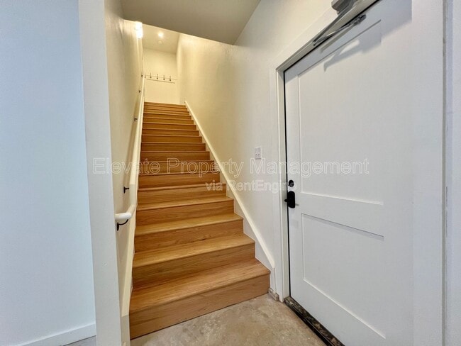 Building Photo - 216 E Hurd St