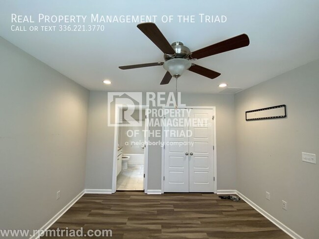 Foto del edificio - 404 E Sixteenth St-