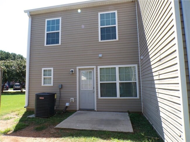 Building Photo - 38 Middlebrook Dr