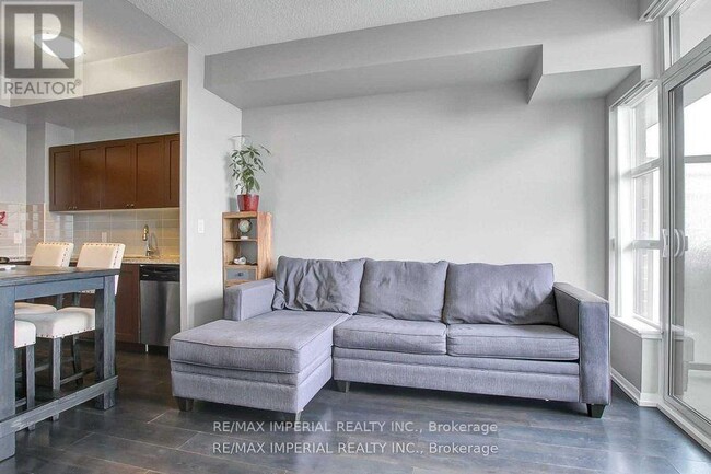 Photo du bâtiment - 540-540 Bur Oak Ave