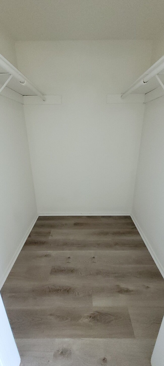 Foto del edificio - Woodman Oaks Apartments
