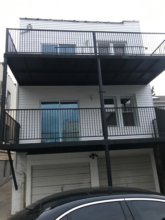 Foto del edificio - 1330 Hobart Ave