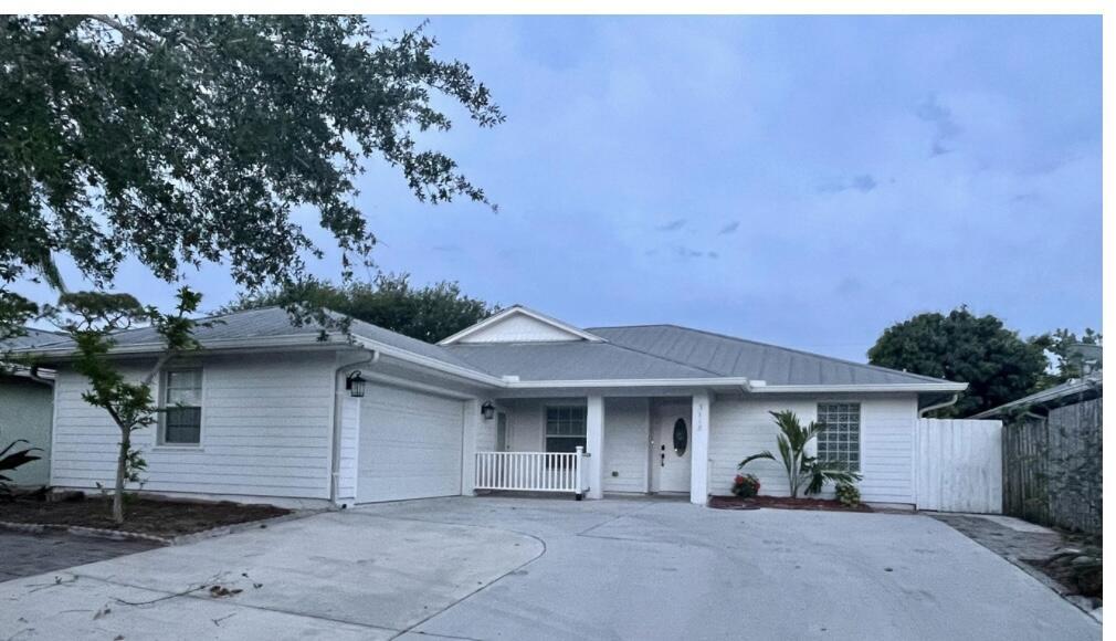 Primary Photo - 3118 SE Salerno Rd