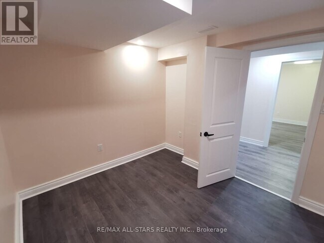 Photo du bâtiment - 48 Fencerow Dr