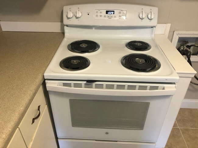 Building Photo - 906 Sanborn St