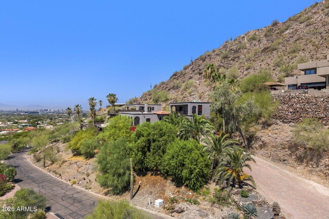 Building Photo - 6900 N Highlands Dr