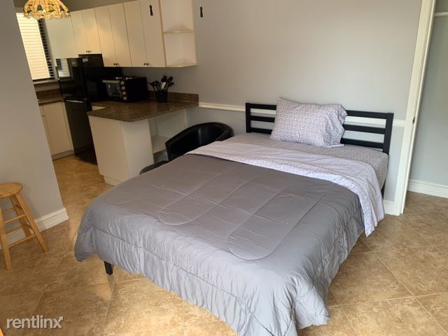 Building Photo - Studio, 1 bath House - 2021 SW 38th Ave # A