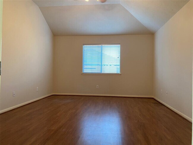 Building Photo - 9015 Ferndale View Dr