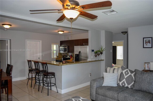 Foto del edificio - 1001 NE 166th St