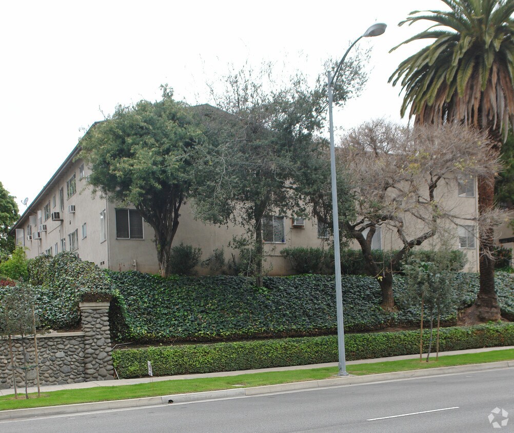 Building Photo - 1609 Fair Oaks Ave
