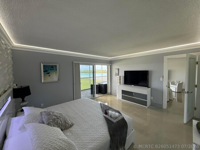 Foto del edificio - 100 Waterway Rd