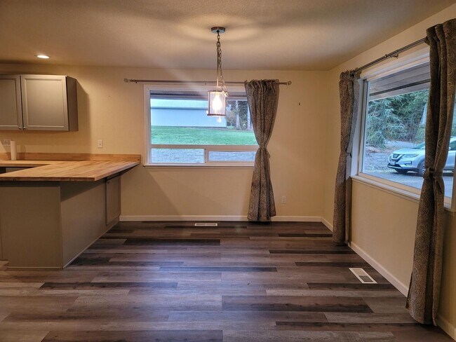 Foto del edificio - 2 Bedroom Rambler in Suquamish!