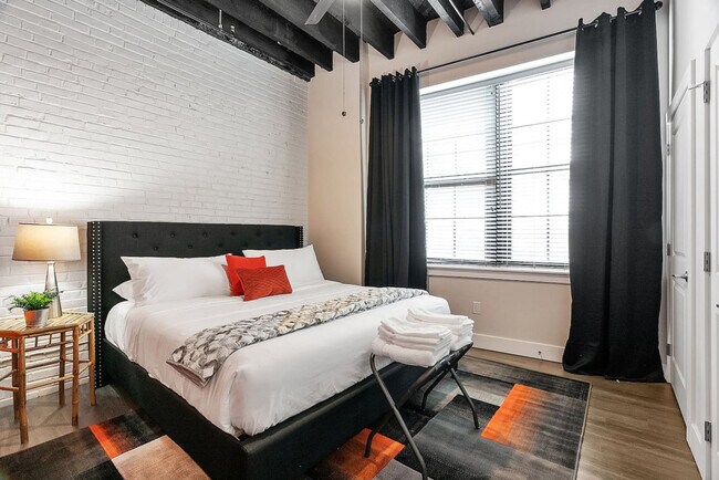 Foto del edificio - 212 W Roberts Ave