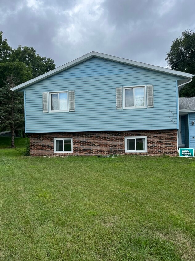 527 Bluebird Ct, Onalaska, WI 54650 Townhome Rentals in Onalaska WI