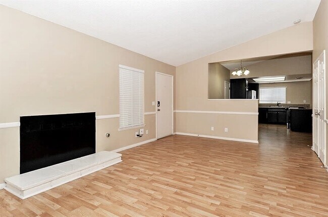 Building Photo - 143 S Terra Cotta Rd