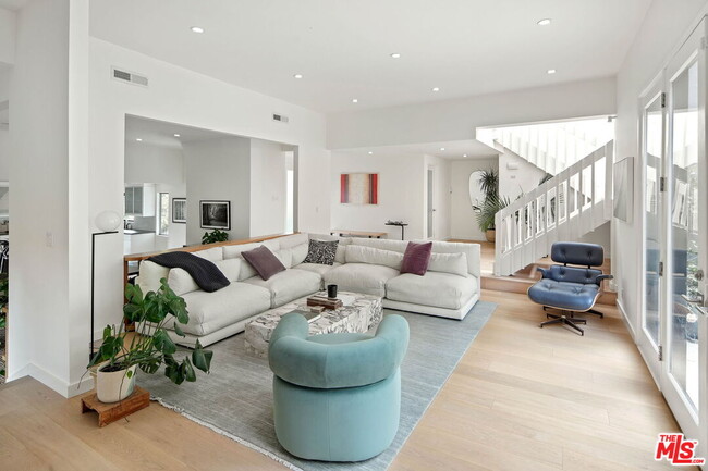 Building Photo - 2418 Canyon Oak Dr