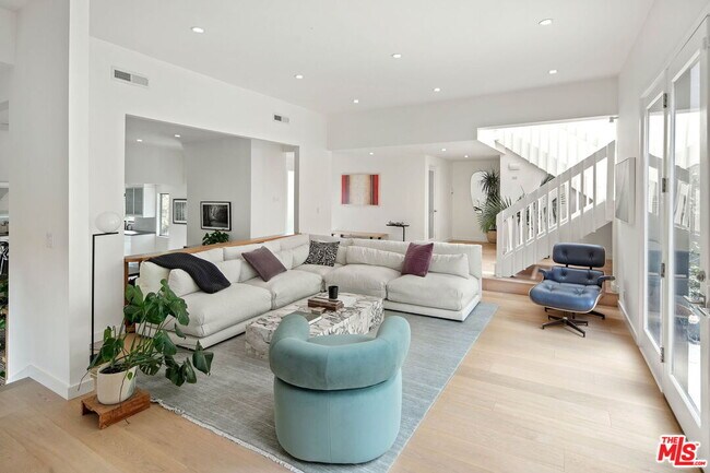 Foto del edificio - 2418 Canyon Oak Dr