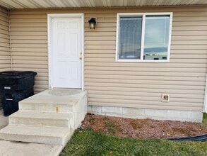 Building Photo - 523 Yellowstone Ave