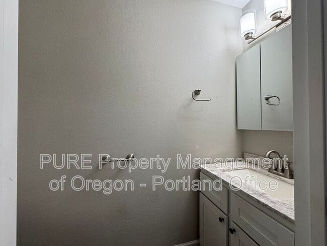 Foto del edificio - 10762 NE Prescott St