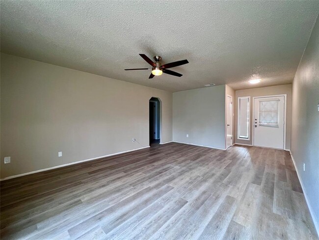 Building Photo - 6101 Woodhue Dr