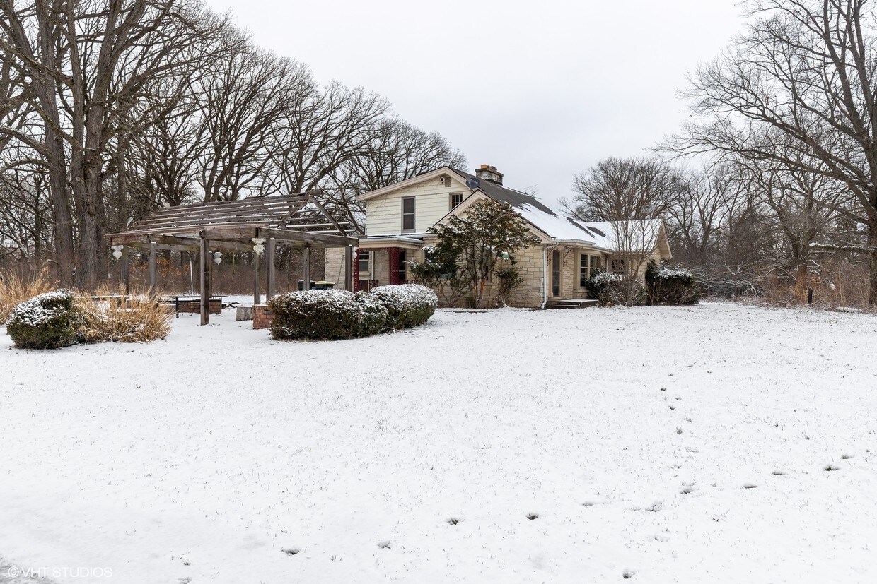 Primary Photo - 10 Hickory Ln