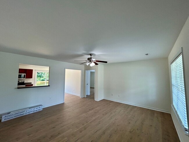 Building Photo - Beautifully Renovated 3-Bedroom, 2-Bath Ra...