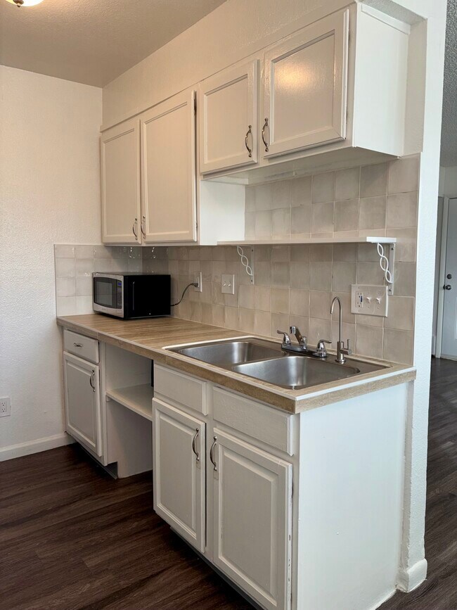 Foto del edificio - 1990 Eagle St