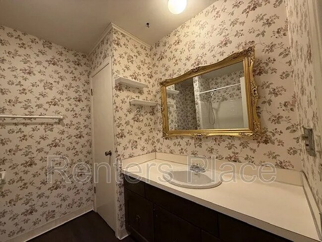Foto del edificio - 3318 E 58th St