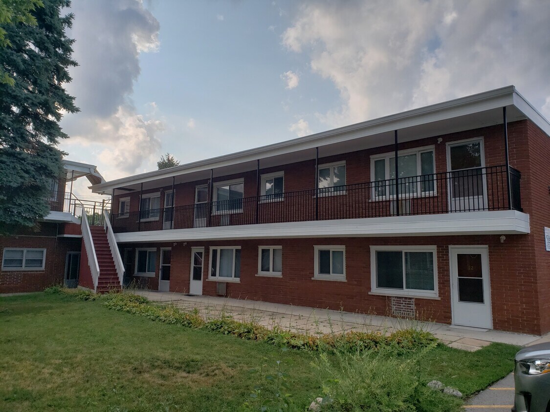 Primary Photo - 10700 S Roberts Rd
