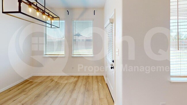 Foto del edificio - 749 Twinvale Dr