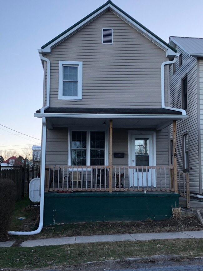 Building Photo - 119 W Halley St