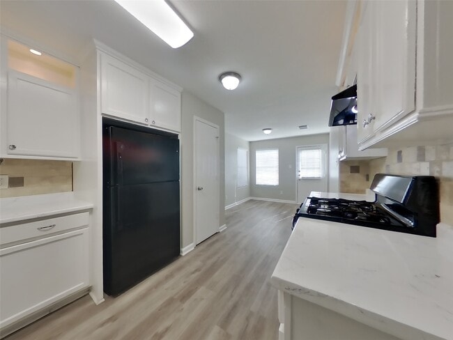 Building Photo - 614 Harpswell Ln