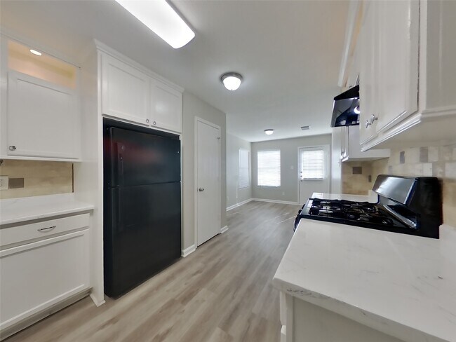 Foto del edificio - 614 Harpswell Ln