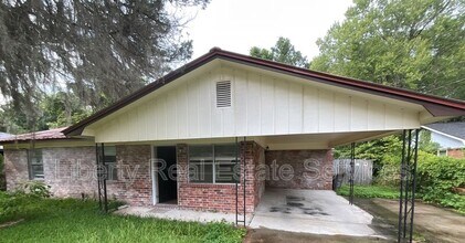 Building Photo - 820 Kelly Dr