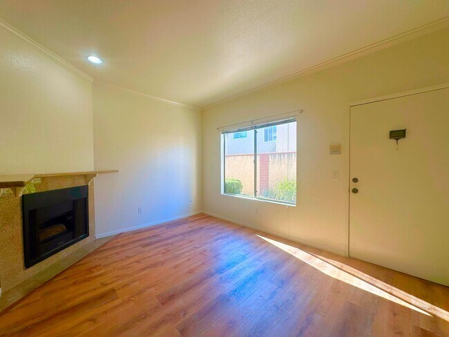 Foto del edificio - Awesome condo next to North Park Community...