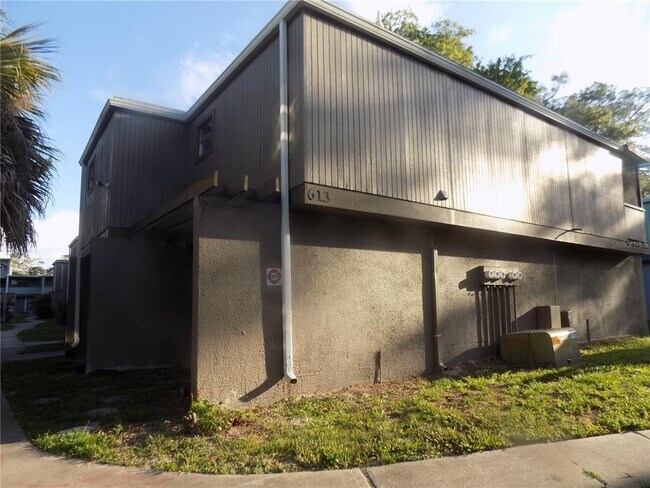 Foto del edificio - 613 SW 75th St