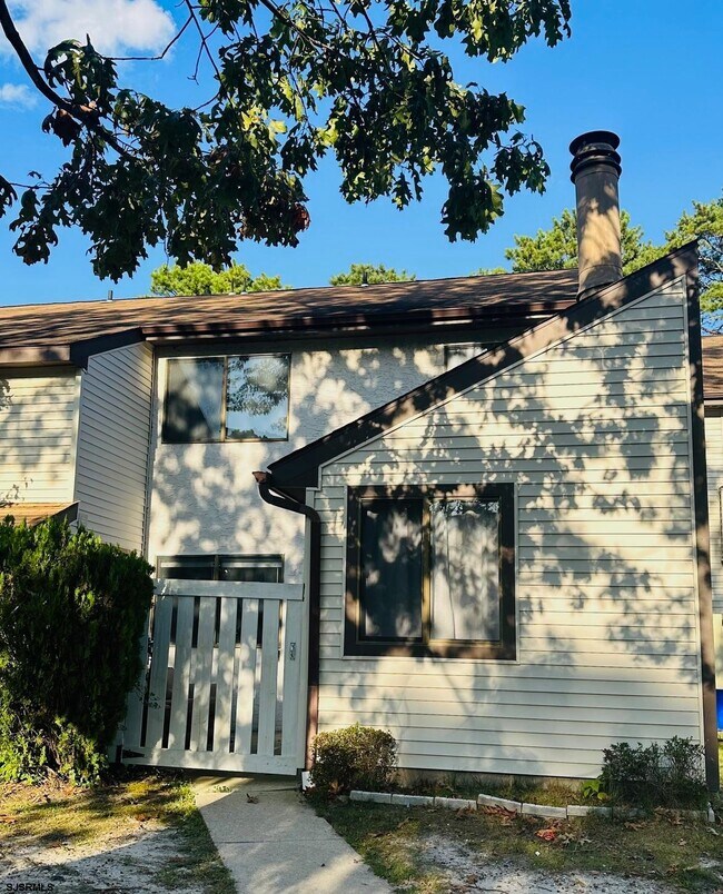 Building Photo - 2701 Evergreen Ct