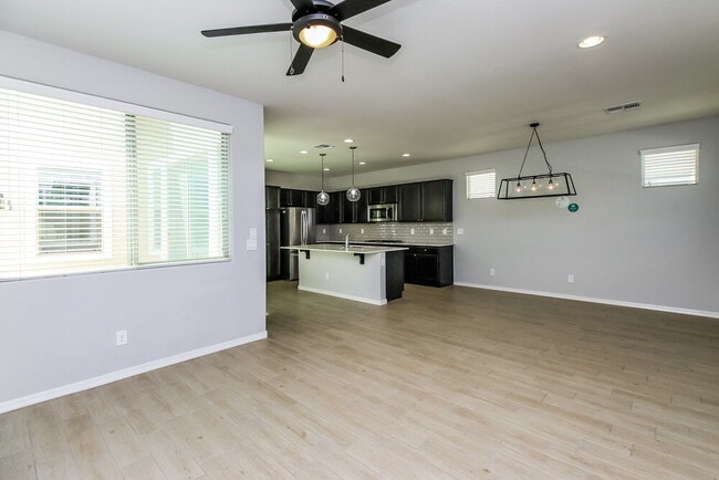 Building Photo - 3710 E Robert St