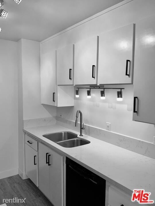Foto del edificio - 1 br, 1.5 bath Condo - 10501 Wilshire Blvd...